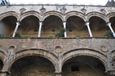 Palazzo Ajutamicristo.jpg